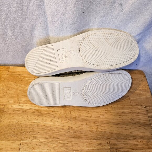 Women's Time and True Slip On Shoes. Size 8. -- ITEM #1962 - Picture 6 of 6